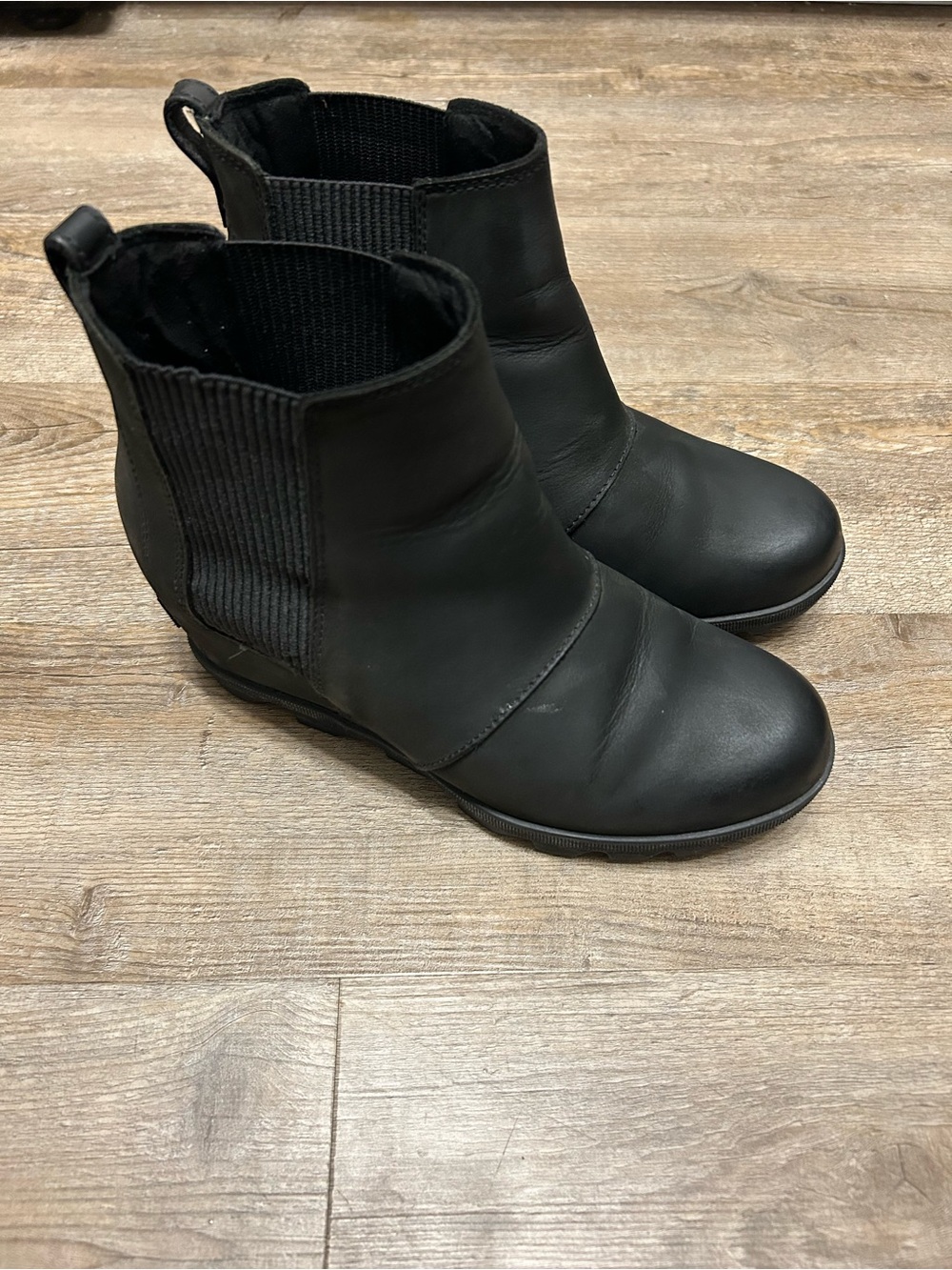Sorel Joan of Arctic Women’s Size 8.5 Black Leather Chelsea Ankle Booties